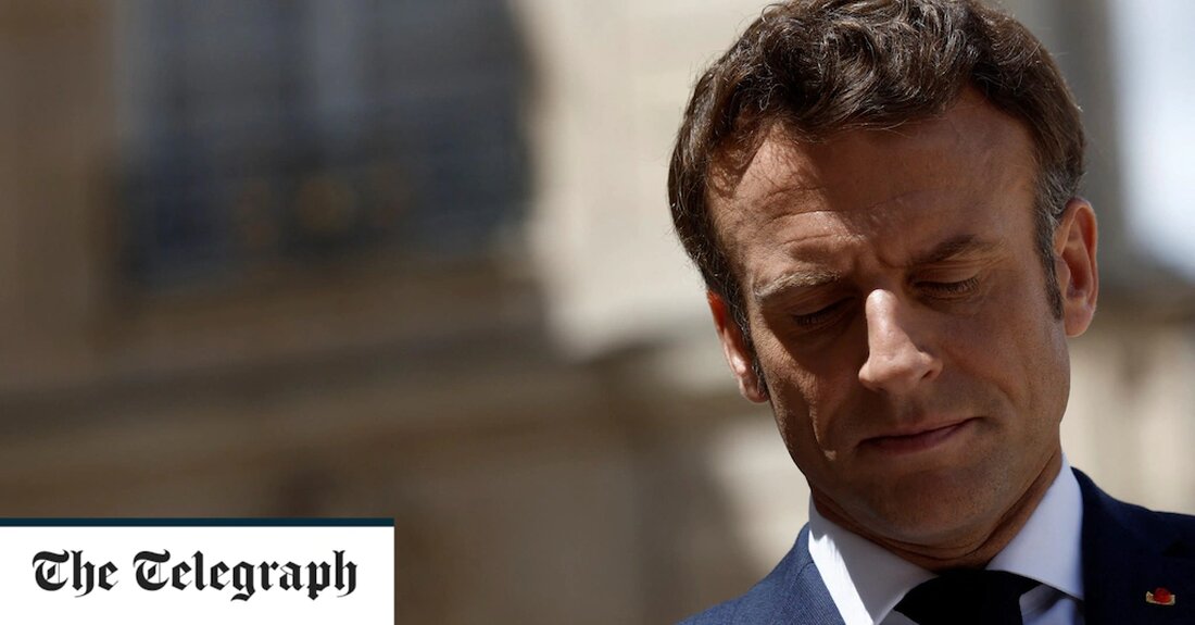 Die Messer sind auf den „benommenen, abwesenden und kaum klaren“ Emmanuel Macron in Frankreich gerichtet. Der einst allmächtige Präsident sei „blockiert“, „erschöpft“ und von Unentschlossenheit geplagt, hieß es in der französischen Presse. Die Schadenfreude ist greifbar in Beschreibungen, wie Herr Macron dem „Baby-Blues nach den Wahlen“ erlegen ist. Noch Ende April hatte der Präsident so unbesiegbar gewirkt wie eh und je. Er hatte die Herausforderung von Marine Le Pen, erst die zweite Präsidentin zu werden, die in 20 Jahren an die Macht zurückgekehrt war, problemlos gemeistert. Es war eine weitere beeindruckende Leistung für den Zentristen, der mit seinem ersten Schocksieg &hellip;
