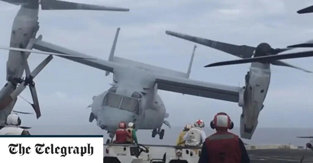 Dramatisches Filmmaterial wurde veröffentlicht, das zeigt, wie ein MV-22 Osprey-Hubschrauber aus dem Jahr 2017 in die Seite eines US-Kriegsschiffs stürzte und drei Marines tötete, die an Bord waren. Der Clip zeigt den Hubschrauber, der versucht, während einer Trainingsübung in Queensland, Australien, an Bord der USS Green Bay zu landen. Der Osprey, der so konstruiert ist, dass er wie ein Flugzeug fliegen und wie ein Hubschrauber schweben kann, schlägt heftig nach links, als er landet, wodurch der linke Motorraum auf das Deck des Schiffes aufschlägt. Zum Zeitpunkt des Absturzes beförderte das Flugzeug 26 Mitglieder der Marine Medium Tiltrotor Squadron 265. Nach &hellip;