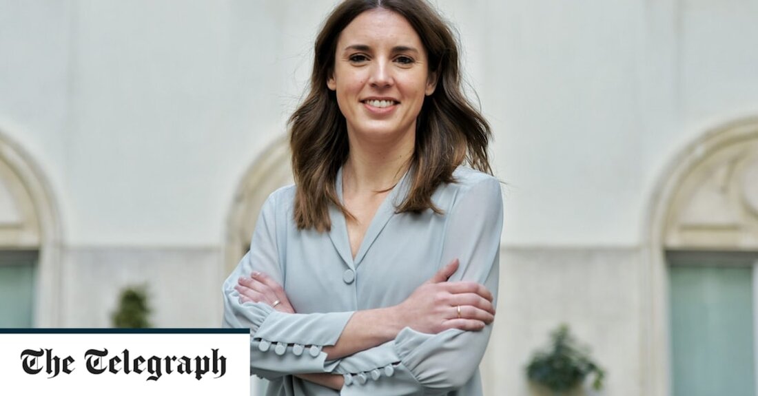 Jedes neue Gesetz und jedes neue Staatsausgabenpaket in Spanien muss feministisch sein, sagte die Gleichstellungsministerin des Landes gegenüber The Telegraph, als sie behauptete, die fortschrittlichste Reihe von Frauenrechtsrichtlinien der Welt durchzusetzen. Irene Montero von Spaniens angeschlagener hartlinker Podemos-Partei bringt eine Reihe „feministischer Gesetze“ durch das Parlament des Landes, sagte aber, ihr Ziel sei es, sicherzustellen, dass jede Regierungsentscheidung unter Berücksichtigung der Gleichstellung der Geschlechter getroffen wird. Unter der Leitung von Frau Montero soll Spanien mit seiner tief verwurzelten Macho-Kultur das erste Land in Europa werden, das Frauen mit starken Menstruationsbeschwerden eine garantierte Menstruationspause von der Arbeit anbietet. Frau Montero, deren &hellip;