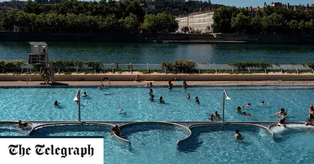 Die Hitzewelle Frankreich ist in den letzten Wochen durch eine Explosion von „Schwimmbadbesetzern“ in Mitleidenschaft gezogen worden – Eindringlinge, die städtische oder private Schwimmbäder zum Abkühlen oder für Soireen zerstören und dabei oft Eigentum stehlen oder zerstören, sagen die örtlichen Behörden. Mit Temperaturen von über 30 ° C in diesem Monat an 18 aufeinanderfolgenden Tagen im Süden hat der Drang zu baden eine wachsende Zahl von Menschen dazu veranlasst, den nächsten verfügbaren Pool innerhalb und außerhalb der Öffnungszeiten oder auf Privatgrundstücken zu durchbrechen. Und so kam es, dass die Eigentümer einer Villa in Villeneuve-lez-Avignon im Departement Gard die unangenehme Überraschung &hellip;
