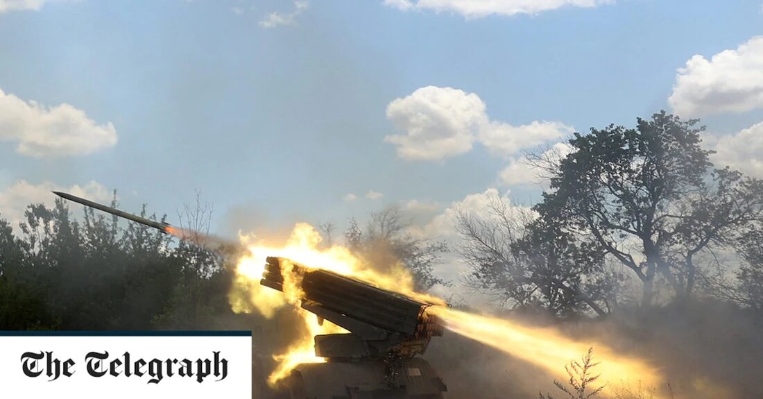 Vor einigen Wochen kündigten die Russen eine &#8222;Betriebspause&#8220; im Donbass an. Kampfunterbrechungen wie diese sind bei dieser Art hochintensiver Kriegsführung ziemlich normal, da riesige Vorräte benötigt und Schäden verursacht werden. Armeen müssen manchmal nur Auszeiten nehmen, um sich neu zu formieren und ihre Vorräte wieder aufzubauen, obwohl Sie normalerweise nicht an alle senden, dass Sie dies tun. Das ist ein bisschen seltsam und lässt den Eindruck entstehen, dass es einen anderen Grund dafür geben muss, dass die russischen Militäraktivitäten zurückgegangen sind. Und es hat abgenommen. Das russische Artilleriefeuer ist deutlich zurückgegangen und es gibt viel weniger Offensiven. Sie kompensierten dies, &hellip;