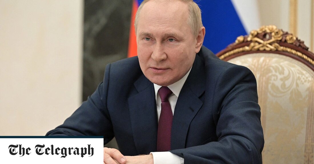 Russland hat seine anfänglichen militärischen &#8222;Aufgaben&#8220; aufgegeben und wird weiter in die Ukraine expandieren, wenn der Westen weiterhin mehr Waffen schickt, warnte der Außenminister Wladimir Putins am Mittwoch. Sergej Lawrow sagte, Russland konzentriere sich nicht mehr „nur“ auf die Ostukraine und die militärische Unterstützung des Westens für Kiew habe Moskaus Strategie verändert. Es ist die bisher älteste Anerkennung, dass Russland keinen begrenzten Krieg mehr führt, um den Donbass zu verteidigen. In seiner De-facto-Kriegserklärung an die Ukraine am 24. Februar bestand Putin darauf, dass „die Besetzung ukrainischen Territoriums nicht in unseren Plänen steht“, und hat seitdem nichts Gegenteiliges gesagt. Nachdem die &hellip;