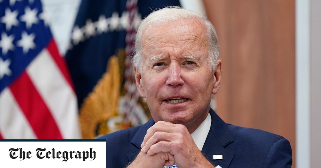 Joe Biden, der US-Präsident, hat nur wenige Tage, nachdem er aus der Isolation herausgekommen war, zum zweiten Mal positiv auf Covid-19 getestet. Am Mittwoch gab der 79-jährige Herr Biden jubelnd bekannt, dass er sich erholt und nach fünf Tagen Quarantäne negativ auf Coronavirus getestet habe. Am Samstag gab sein Arzt im Weißen Haus jedoch bekannt, dass er erneut positiv auf das Virus getestet wurde, obwohl er angeblich keine Symptome hat und sich „ziemlich gut“ fühlt. Herr Biden hatte das Medikament Paxlovid eingenommen, das zahlreiche Fälle einer wirksamen Reduzierung der Viruslast von Covid gemeldet hat, nur damit es nach Absetzen des &hellip;