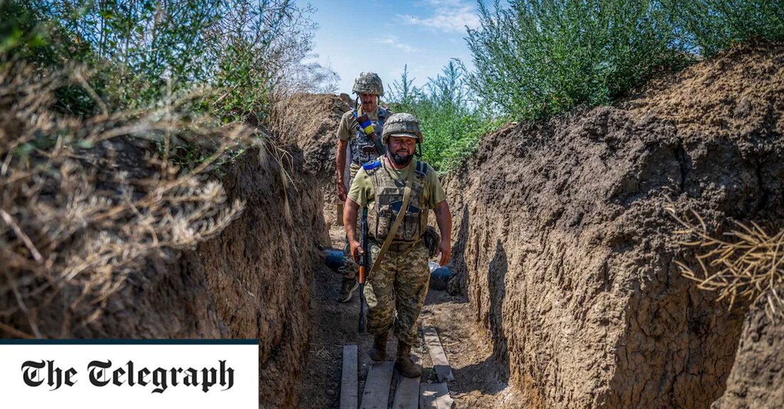 Ukrainische Partisanen scheinen vor einer geplanten Offensive zur Rückeroberung der Region eine Kampagne zur Ermordung prorussischer Beamter im besetzten Cherson gestartet zu haben. Am Samstag wurde Vitaly Gur, der in Moskau eingesetzte stellvertretende Leiter der Stadt Nova Kakhovka in der Nähe von Cherson, erschossen, als er aus seinem Wohnblock trat. Laut russischen Medien starb er auf dem Weg ins Krankenhaus auf der Krim. Berichten zufolge fanden die Ermittler weggeworfene Patronenhülsen einer halbautomatischen Makarov-Pistole in der Nähe von Gurs Haus. Die zuverlässige Makarov-Pistole war die Standardwaffe für das sowjetische Militär, KGB-Agenten und die Polizei. „Soweit ich weiß, ist er gestorben“, sagte &hellip;