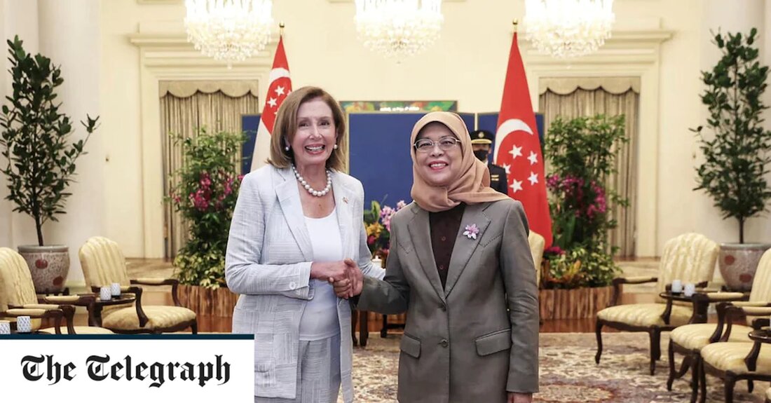 Nancy Pelosi wird voraussichtlich am Dienstag Taiwan besuchen, trotz wiederholter Warnungen aus Peking, dass es „nicht tatenlos zusehen“ werde, wenn die Reise fortgesetzt wird. Während die US-Sprecherin sich geweigert hat zu bestätigen, dass sie während einer größeren Asientour in Taiwan Halt machen wird, haben Berichte über die Reise die Spannungen zwischen Washington und Peking entfacht. Laut einem hochrangigen taiwanesischen Regierungsbeamten und einer von CNN zitierten US-Quelle wird der angebliche Besuch stattfinden und Frau Pelosi soll die Nacht in Taipeh verbringen. Das US-Verteidigungsministerium überwacht die chinesischen Bewegungen in der Region und arbeitet dem Bericht zufolge rund um die Uhr daran, die &hellip;