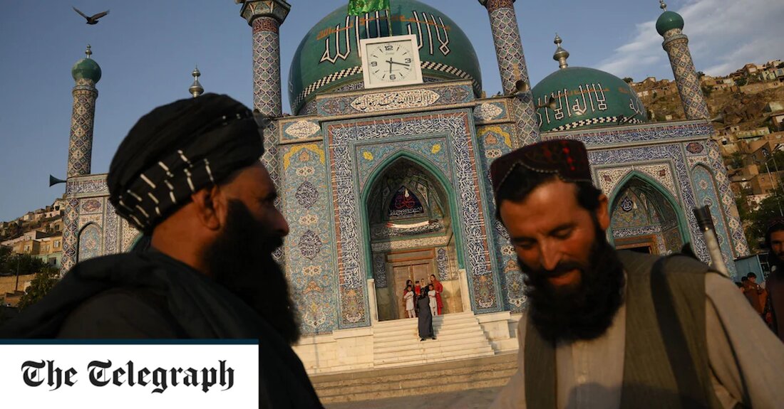 Fünf Personen, darunter zwei Frauen, wurden in Afghanistan bei der ersten bestätigten öffentlichen Bestrafung nach dem Gesetz der Scharia ausgepeitscht, seit die Taliban im vergangenen August an die Macht zurückgekehrt waren. Ein Mann und eine Frau wurden 39 Mal vor Dutzenden von Anwohnern ausgepeitscht, bevor sie am Sonntag zu zwei bzw. sechs Jahren Gefängnis verurteilt wurden, bestätigten Taliban-Beamte in der Provinz Zabul. Laut lokalen Medien. Das Paar lebte unverheiratet zusammen und ging eine sexuelle Beziehung ein, die nach dem Gesetz der Scharia, einer Reihe strenger islamischer Gesetze, die auf dem Koran basieren, als illegaler Ehebruch eingestuft wird. Eine zweite Frau, &hellip;
