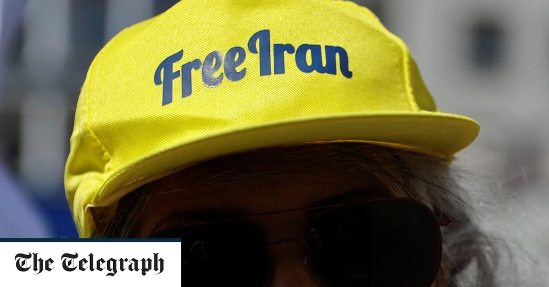 Die religiöse Minderheit der Bahai im Iran steht vor dem schlimmsten Vorgehen seit Jahrzehnten, nachdem Teheran eine Reihe von Hauszerstörungen durchgeführt und wichtige Führer festgenommen hat. Mehrere hundert iranische Agenten stürzten sich diese Woche auf das gefährdete Roushankouh in der Provinz Mazandaran, wo sie 20 Hektar Land konfiszierten und mindestens sechs Häuser planierten. Der Iran verhaftete auch mehrere Führer der Bahai-Gemeinde, von denen er behauptet, dass sie für Israel spionieren, eine Anklage, die das Regime häufig gegen die Minderheitsgruppe mit spärlichen Beweisen erhoben hat. Unterdessen sagen Gemeindevorsteher, dass der Iran in den letzten Tagen Dutzende von Bahai-Geschäften im ganzen Land &hellip;
