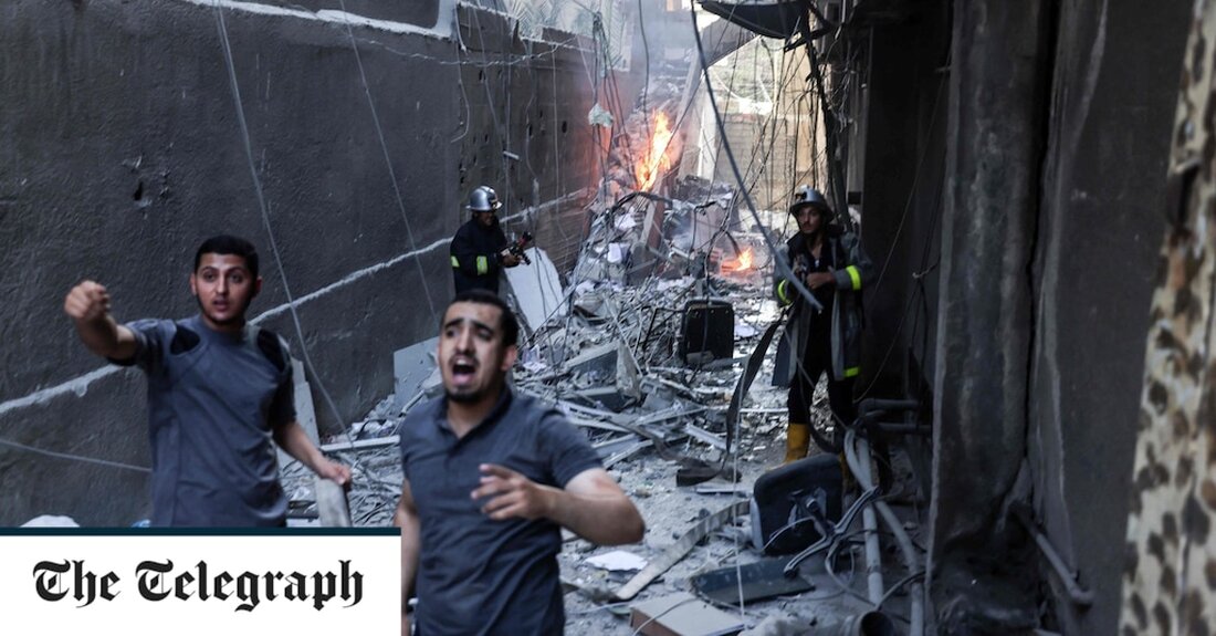 Das israelische Militär führte am Freitag Luftangriffe in Gaza durch, was es als „Operation Breaking Dawn“ bezeichnete, und tötete einen Kommandeur der militanten Gruppe des Palästinensischen Islamischen Dschihad (PIJ), Tayseer Jabari. Kurz nach dem Luftangriff kündigte Ziyad al-Nakhalah, der Führer der PIJ, an, dass es „keine roten Linien“ geben werde und dass die militante Gruppe Tel Aviv mit „Widerstandsfeuer“ angreifen werde. Die 1981 gegründete PIJ ist eine kleinere und kompromisslosere palästinensische militante Gruppe als die Hamas, die den Gazastreifen kontrolliert. Im November 2019 tötete das israelische Militär Jabaris Vorgänger Baha Abu al-Ata bei einem gezielten Angriff. Als Vergeltung feuerte der &hellip;