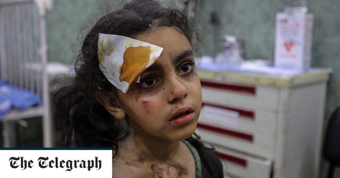 Ein sechstes palästinensisches Kind wurde getötet, als Israels eskalierender grenzüberschreitender Konflikt mit der militanten Gruppe Islamischer Dschihad am Sonntag mit dem Tod eines zweiten hochrangigen Kommandanten in Gaza in den dritten Tag ging. Der Konflikt, der die schlimmste Gewalt zwischen Israel und Palästina seit einem elftägigen Krieg im Jahr 2021 darstellt, hat 31 Menschen getötet, darunter sechs Kinder, seit Israel am Freitag eine Welle von Luftangriffen auf Gaza entfesselt hat. Israels „präventive“ Operation gegen den Islamischen Dschihad (PIJ) könnte bis zu einer Woche andauern, warnten die Behörden. Premierminister Yair Lapid und Verteidigungsminister Benny Gantz gaben am Sonntag koordinierte Erklärungen ab, &hellip;