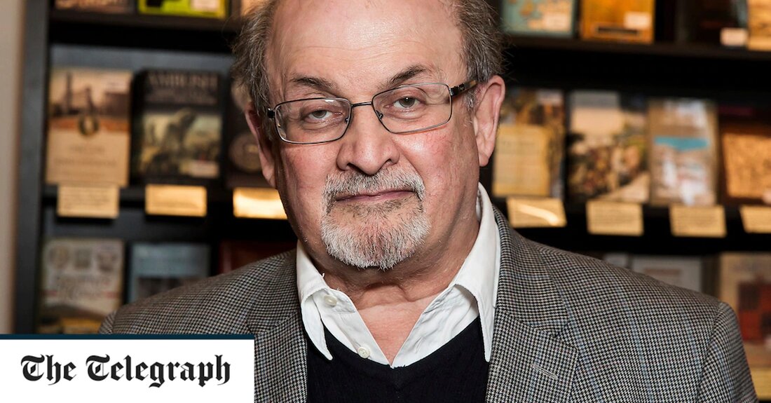 Iranische Zeitungen lobten den „tapferen und pflichtbewussten“ Angreifer von Sir Salman Rushdie für den Versuch, das religiöse Edikt auszuführen, den Autor der „Satanischen Verse“ zu töten und ihn „in die Hölle“ zu schicken. Rushdie, 75, wurde am Freitag bei einem Vortrag im Bundesstaat New York auf der Bühne in Nacken und Oberkörper gestochen. Der in Indien geborene britische Schriftsteller, der jahrelang untergetaucht war, befindet sich in einem schweren Zustand. Der Anführer der islamischen Revolution im Iran von 1979, der verstorbene Ayatollah Ruhollah Khomeini, erließ 1989 eine Fatwa, in der er Muslime aufforderte, Rushdie zu töten, nachdem er die satanischen Verse &hellip;