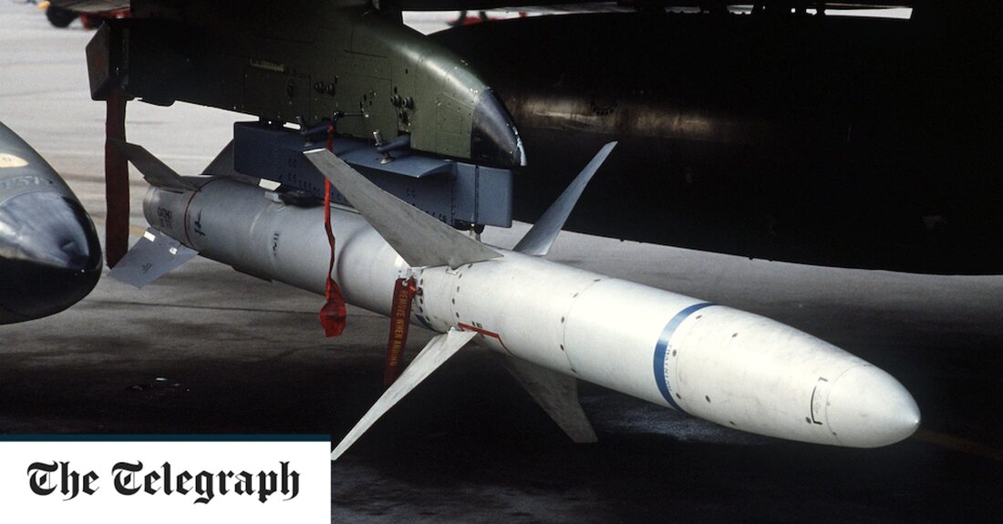 Ukrainekrieg &#8211; Sonderartikel Als die Ukraine Anfang des Monats erklärte, sie habe vier russische S-300-Luftverteidigungssysteme und eine Radarstation zerstört, waren Militäranalysten fassungslos. Diese Boden-Luft-Raketensysteme (SAM) sind sehr ausgeklügelte und tödliche Ausrüstungsgegenstände. Ihr Verlust wird in Moskau stark zu spüren sein, und Experten müssen sich bemühen, zu erklären, wie Kräfte im Süden des Landes eine solche Zerstörung verursacht haben. Das Rätsel könnte Anfang dieser Woche beantwortet worden sein, als US-Beamte sagten, sie hätten Hochgeschwindigkeits-Anti-Strahlungs-Raketen (HARM) an die Ukraine geliefert. Von dieser Waffenklasse hat man bisher im Krieg wenig gehört. Das könnte sich bald ändern, da sie wahrscheinlich eine zentrale Rolle bei &hellip;