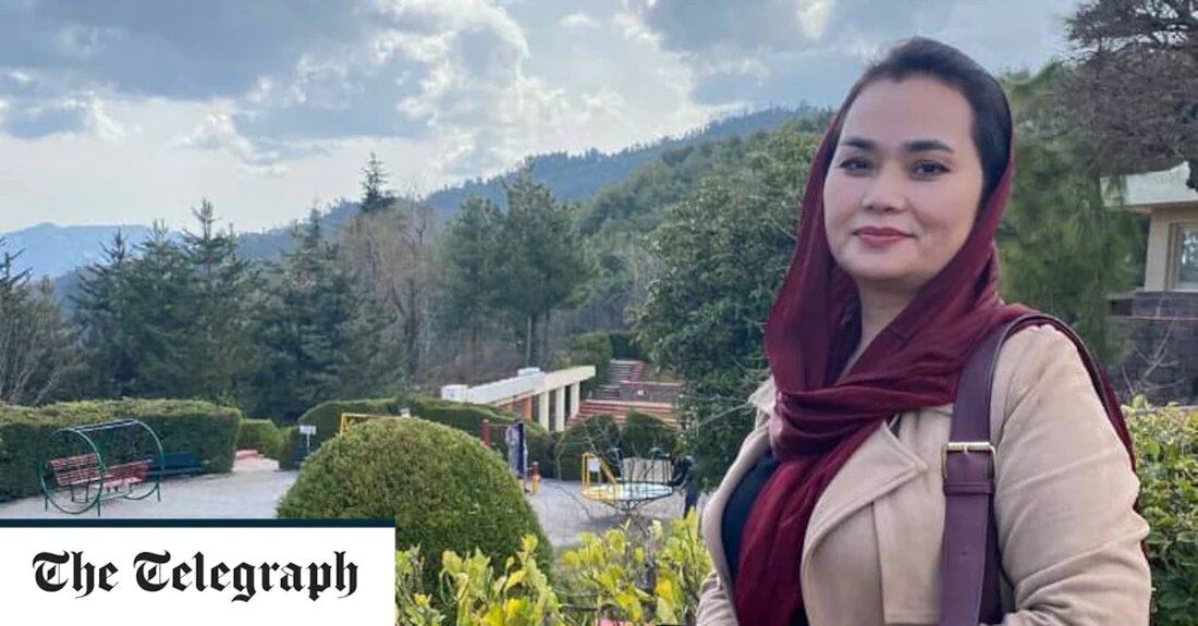 Ranna Afzali ist eine Journalistin, die für das afghanische Staatsfernsehen arbeitete und ihren Job an dem Tag verlor, als die Taliban Kabul einnahmen. Sie begann am Montag vor einem Jahr ein Tagebuch, in dem sie aufzeichnete, wie die Taliban die Rechte der Frauen untergruben, als sie wieder an die Macht kamen. 15. August 2021 Es ist Sonntag 7 Uhr morgens und ich bereite mich darauf vor, zur Arbeit beim nationalen afghanischen Fernsehsender in Kabul zu gehen. Mein Vater ist besorgt. Er hat die Nachricht gehört, dass alle Bezirke und Provinzen in die Hände der Taliban gefallen sind, und sagt mir, &hellip;