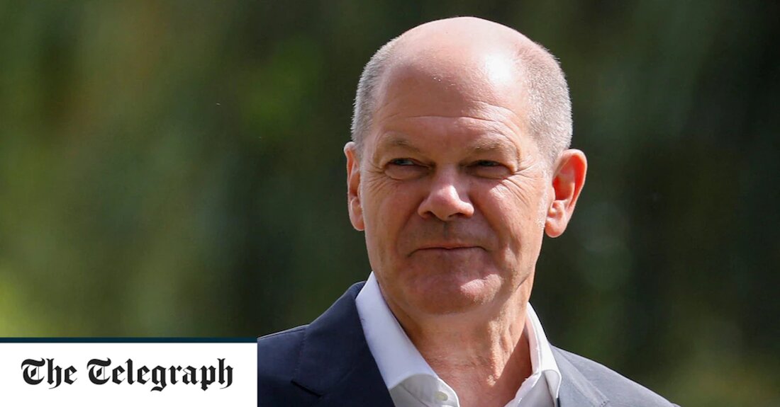 Die Zustimmungsrate von Olaf Scholz ist auf ein Rekordtief gesunken, nachdem sein Grillen bei einer Anti-Korruptions-Untersuchung zu einer weit verbreiteten Unzufriedenheit mit seiner Reaktion auf den Ukraine-Krieg und die Energiekrise in Deutschland beigetragen hatte. Der Kanzler wurde am Freitag vor Ermittlern in Hamburg wegen seiner offensichtlichen Gedächtnislücken scharf kritisiert, wo er sich Fragen zu seiner Rolle in einem Steuerbetrugsskandal stellte. Kommentatoren stellten fest, dass er 29 Fragen zu dem Skandal, von denen sich ein Teil unter seiner Aufsicht als Hamburger Bürgermeister abspielte, beantwortete, indem er sagte, er könne sich nicht erinnern. Eine neue Umfrage vom Sonntag ergab, dass 62 Prozent &hellip;