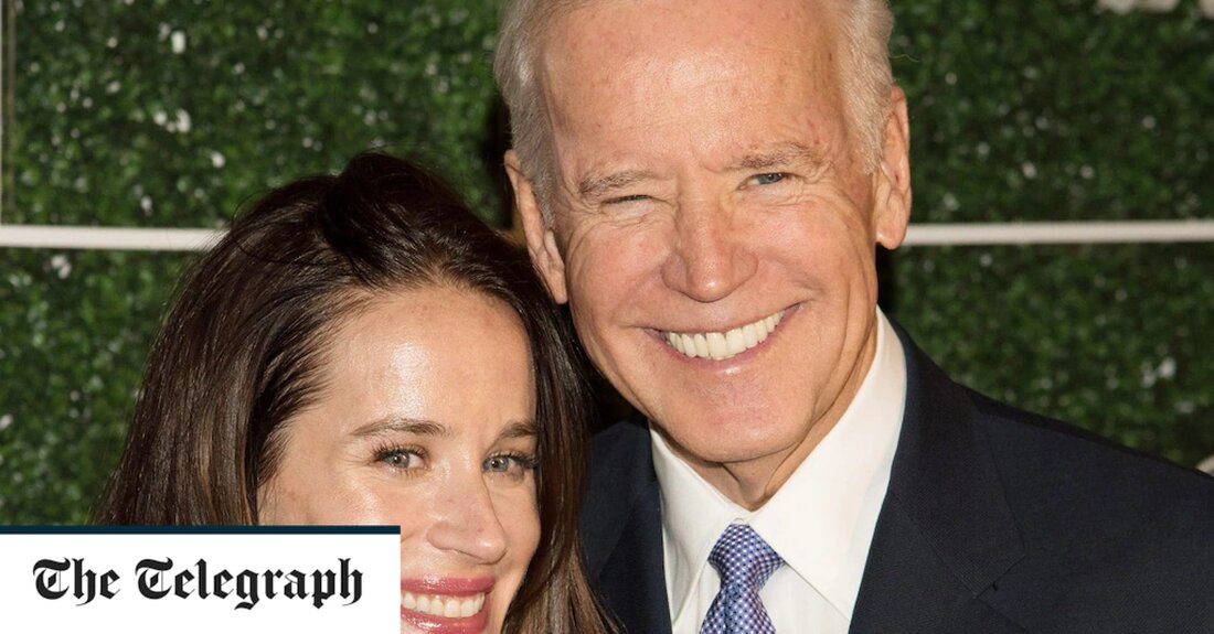 Das Tagebuch von Joe Bidens Tochter Ashley wurde von zwei Personen mitgenommen, die versuchten, es kurz vor den Wahlen 2020 an Donald Trumps Wahlkampf zu verkaufen, wie ein Gericht hörte. Aimee Harris, 40, und Robert Kurlander, 58, gaben zu, sich verschworen zu haben, das Tagebuch zusammen mit Familienfotos von Florida, wo sie es fanden, nach New York zu transportieren, wo sie es schließlich an die konservative Kampagnengruppe Project Veritas verkauften. Ihnen drohen bis zu fünf Jahre Haft. Ihr Plädoyer-Deal verlangt von ihnen auch, den Erlös aus dem Verkauf des Tagebuchs – jeweils 20.000 US-Dollar – aufzugeben und mit den Ermittlern &hellip;