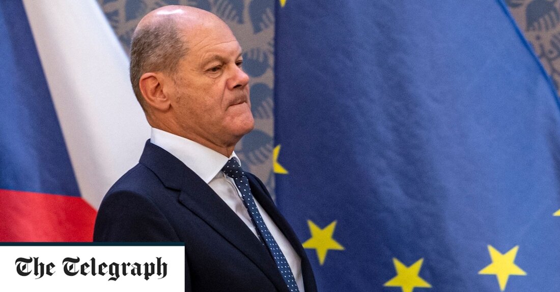 Olaf Scholz forderte am Montag in einer großen Rede zur Zukunft der EU ein gemeinsames europäisches Luftverteidigungssystem und sagte, der Block müsse die Reihen gegen Russland schließen. Herr Scholz, der deutsche Bundeskanzler, sagte, ein solches System wäre „ein Sicherheitsgewinn für ganz Europa“, als er Reformen der militärischen Zusammenarbeit vorschlug. „Russland wird sich auf absehbare Zeit gegen die Europäische Union definieren. [Vladimir] Putin wird jede Meinungsverschiedenheit zwischen uns ausnutzen, jede Schwäche“, sagte er in einer einstündigen Rede an der Karls-Universität in Prag. Er signalisierte die Bereitschaft, eine von Frankreich vorgeschlagene europäische Armee zu verfolgen – was Berlin zuvor lauwarm war – &hellip;