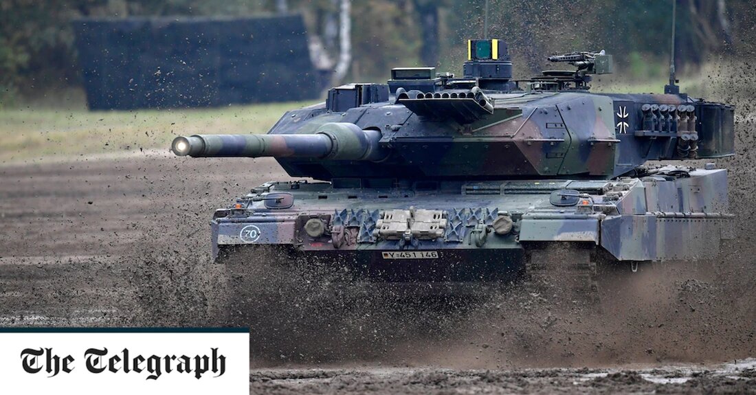 Bundeskanzler Olaf Scholz hat Medienberichten zufolge eine Anfrage des ukrainischen Ministerpräsidenten Denys Schmyhal nach Leopard-2-Panzern abgelehnt. Die Forderung nach den schweren Waffen, den modernsten Leopard-Panzern, wies Scholz beim Berlin-Besuch von Herrn Schmyhal am Wochenende zurück. Der Kanzler sei „allgemein und vage“ gewesen und habe „keinen Wunsch gezeigt, seine ablehnende Haltung gegenüber Panzerlieferungen zu ändern“, sagten Quellen aus Kiew der deutschen Zeitung „Die Welt“. Der Waffenhersteller Krauss-Maffei Wegmann hatte der Ukraine mitgeteilt, er könne 100 Leopard 2A7-Panzer mit Ersatzteilen und Ausbildung liefern. Die erste Lieferung könnte 36 Monate nach Vereinbarung des 1,34-Milliarden-Pfund-Deals eintreffen und die letzte innerhalb von 65 Monaten. Die &hellip;