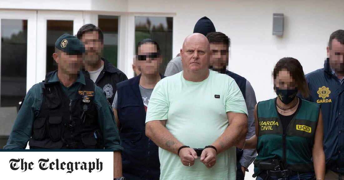 Ein Rausschmeißer aus Rochdale, der zum Vollstrecker des berüchtigtsten kriminellen Kartells Irlands wurde, wurde in Spanien bei einer Razzia festgenommen, um „eine der größten Geldwäscherinnen Europas“ zu fassen. Johnny Morrissey, bekannt als Johnny Cash für die Banknotenbündel, die er bei sich trug, wird verdächtigt, mehr als 200 Millionen Euro (174 Millionen Pfund) für die Kinahan-Bande gewaschen zu haben, ein kriminelles Netzwerk, dessen Führung sich vor europäischen und US-Behörden versteckt hat . Der 62-Jährige, der im Großraum Manchester aufgewachsen ist, wurde als eines der „hochrangigen Ziele“ von Europol beschrieben, nachdem er in seinem Haus an der Costa del Sol in einer &hellip;
