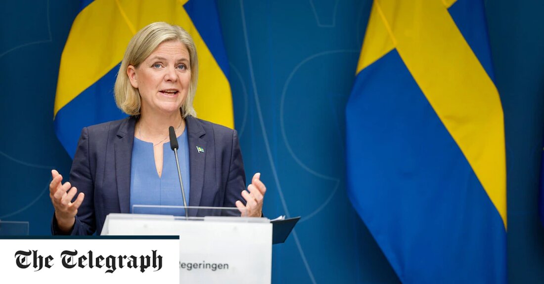 Schwedens Ministerpräsident hat nach einer hart umkämpften Wahl eine Niederlage eingeräumt und damit den Weg für die rechtsextremen Schwedendemokraten geebnet, an der Bildung einer Koalitionsregierung mitzuwirken. Eine Handvoll Stimmen müssen noch ausgezählt werden, aber Magdalena Andersson, die letztes Jahr Schwedens erste weibliche Premierministerin wurde, sagte, die Ergebnisse zeigten, dass der rechte Block gewonnen habe. „Im Parlament haben sie einen oder zwei Sitze Vorsprung“, sagte Frau Andersson auf einer Pressekonferenz. &#8222;Es ist eine dünne Mehrheit, aber es ist eine Mehrheit.&#8220; Frau Andersson sagte, sie werde den Sprecher des Parlaments am Donnerstag bitten, sie von ihren Pflichten als Premierministerin zu entbinden. Die &hellip;