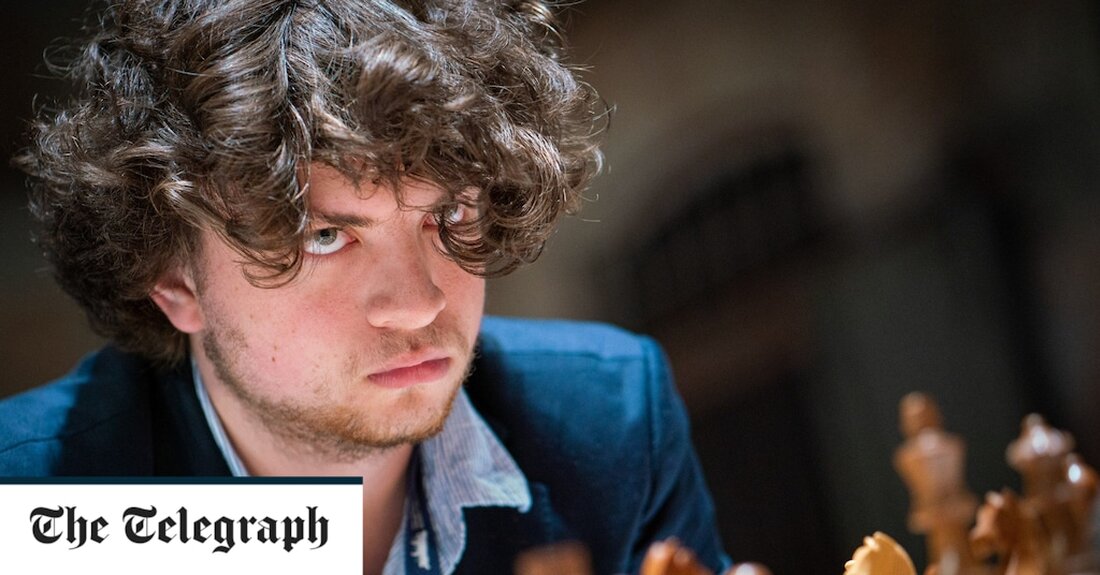 Ein jugendlicher amerikanischer Schachgroßmeister im Zentrum eines Betrugsskandals hatte wahrscheinlich illegale Hilfe bei mehr als 100 Online-Spielen, wie eine Untersuchung von Chess.com ergab. Hans Niemann, 19, wurde beschuldigt, „offensichtlich“ und „zügellos“ betrogen zu haben, um seine Wertung zu verbessern, und stellte eine Reihe verdächtiger Züge fest, die darauf hindeuteten, dass der Teenager eine Online-Schach-Engine benutzt hatte. Die Schachwelt geriet letzten Monat in Kontroversen, als Niemann öffentlich von Weltmeister Magnus Carlsen beschuldigt wurde. Carlsen, 31, aus Norwegen, zog sich vom prestigeträchtigen Sinquefield Cup in den Vereinigten Staaten zurück, nachdem er gegen Niemann verloren hatte. Carlsen sagte später: &#8222;Ich glaube, dass Niemann &hellip;