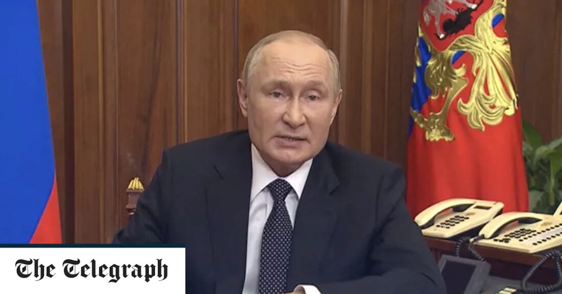 Wladimir Putins erneute Drohung mit einem Atomkrieg, die während einer erbitterten und weitschweifigen Rede ausgesprochen wurde, hat die Befürchtungen wiederbelebt, dass er in einem sogenannten „taktischen“ Schlag eine Atombombe auf die Ukraine oder sogar einen Nato-Verbündeten abwerfen könnte. „Ich möchte Sie daran erinnern, dass unser Land auch über verschiedene Mittel der Zerstörung verfügt“, sagte er am Mittwoch. „Wenn die territoriale Integrität unseres Landes bedroht ist, werden wir sicherlich alle uns zur Verfügung stehenden Mittel einsetzen, um Russland und unser Volk zu schützen.“ „Das ist kein Bluff“, fügte er hinzu. Wie würden „taktische“ Atomschläge aussehen? Atomwaffen werden im Allgemeinen entweder als &hellip;