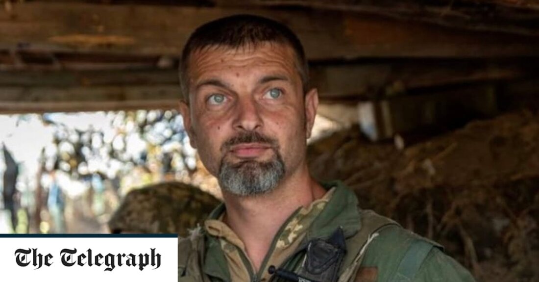 Schockierende Bilder eines ukrainischen Soldaten, der während der Belagerung von Mariupol gefangen genommen wurde, zeigen den Tribut seiner Zeit in einem russischen Gefängnis. Mykhailo Dianov, der Anfang dieses Jahres festgenommen worden war, nachdem er für die Verteidigung der Azovstal-Stahlwerke in Mariupol gekämpft hatte, war einer von 205 ukrainischen Kriegsgefangenen, die am Mittwochabend freigelassen wurden. Bereits im Mai ging ein Foto von ihm viral, auf dem er das Friedenszeichen mit zusammengestecktem Arm zeigte, nachdem es während der russischen Belagerung des Industriegeländes in der Hafenstadt zerschmettert worden war. Darin sieht er müde und unrasiert aus, aber ansonsten in einem passablen Zustand. Mykhailo &hellip;