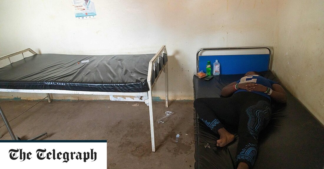 Impfresistente Ebola-Fälle nehmen im ländlichen Uganda in einem Ausbruch zu, der international Alarm ausgelöst hat. Das hochansteckende Fieber, bei dem Patienten Blut erbrechen, breitet sich entlang einer wichtigen Straße, die von der Hauptstadt Kampala in die Demokratische Republik Kongo führt, in Gemeinden aus. Auszubildende Ärzte sind wegen fehlender Ausrüstung in den Streik getreten, und Berichten zufolge flüchten infizierte Patienten aus medizinischen Einrichtungen. Das hämorrhagische Fieber ist die sudanesische Ebola-Variante, für die kein Impfstoff bekannt ist und die bei früheren Ausbrüchen eine Sterblichkeitsrate zwischen 41 und 100 Prozent hatte. Experten warnten davor, dass der aktuelle Ausbruch, obwohl er noch klein ist, &hellip;