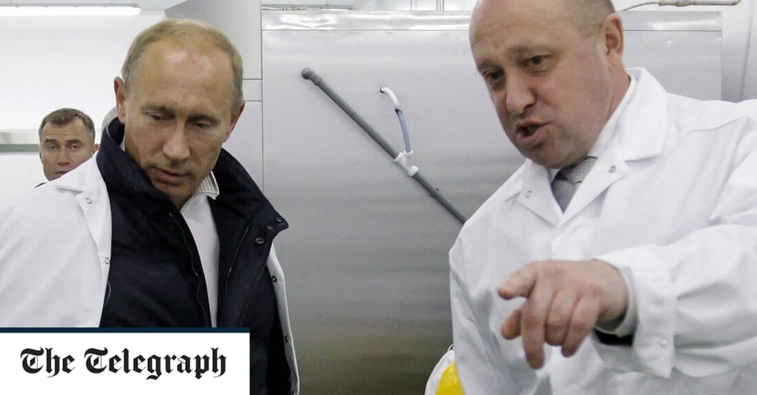 Der als „Putins Koch“ bekannte russische Geschäftsmann hat zugegeben, den berüchtigten privaten Militärunternehmer Wagner gegründet zu haben, obwohl er zuvor Journalisten verklagt hatte, die ihn damit in Verbindung brachten. Yevgeny Prigozhin, der seinen Spitznamen für die Organisation von Banketten für den russischen Präsidenten erhielt, sagte, er habe Wagner im Mai 2014 als patriotische Geste gegründet, um ukrainische Truppen abzuwehren, die versuchen, die Kontrolle über die von Separatisten gehaltene Ostukraine zurückzugewinnen. Herr Prigozhin, der ein Catering-Unternehmen in Wladimir Putins Heimatstadt St. Petersburg besitzt, sagte, er habe sich kurz vor der Annexion der Krim für militärische Auftragnehmer interessiert. „Ich ging um Militärübungsplätze &hellip;