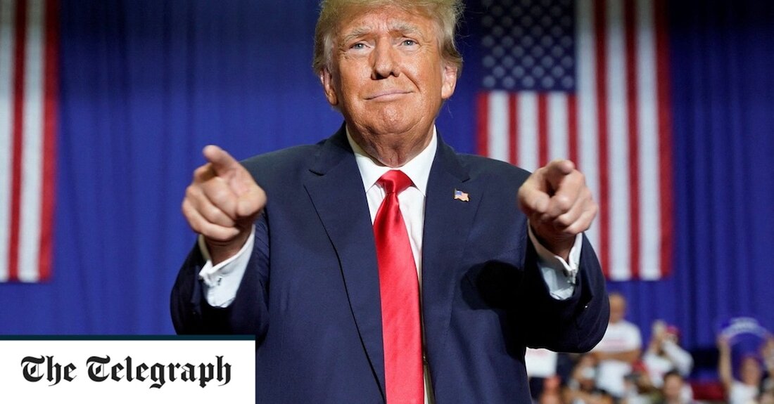 Donald Trump fragte Helfer, ob Ghislaine Maxwell ihn erwähnt habe, nachdem sie wegen des Handels mit Mädchen verhaftet worden war, die von Jeffrey Epstein missbraucht werden sollten, heißt es in einem neuen Buch. Der ehemalige US-Präsident beharrte auch darauf, dass er nie auf die, wie er es nannte, „W-Insel“ von Epstein in der Karibik gegangen sei. Nachdem er im Juli 2020 einen Artikel in der New York Post gesehen hatte, in dem es hieß, Maxwell würde „Namen nennen“, soll ein besorgter Herr Trump Wahlkampfberater gefragt haben: „Sie hat etwas über mich gesagt?“ Herr Trump hat Verbindungen sowohl zu Maxwell als &hellip;