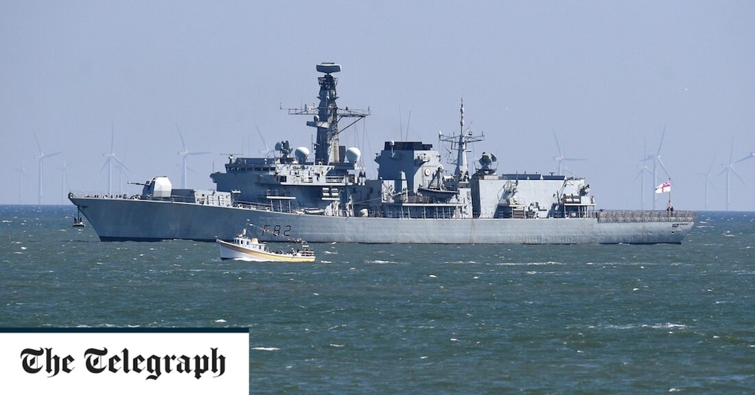 Eine Fregatte der Royal Navy wurde am Montagabend in einer Machtdemonstration nach einem mutmaßlichen russischen Angriff auf die Nord-Stream-Pipeline in die Nordsee geschickt. Das Verteidigungsministerium sagte, es wolle die Partner beruhigen, nachdem die Pipelines im Nord Stream-Netz bei einem mutmaßlichen Sabotageakt in der Nähe schwedischer und dänischer Gewässer geplatzt waren. Das Ministerium sagte, eine Fregatte der Royal Navy sei in der Gegend und arbeite mit der norwegischen Marine zusammen. Bei der Fregatte handelte es sich höchstwahrscheinlich um den Typ 23 HMS Somerset, der vor Tagen in Stavanger an einem Training mit norwegischen Seeleuten teilgenommen hatte. Die beiden großen Leitungen, die &hellip;