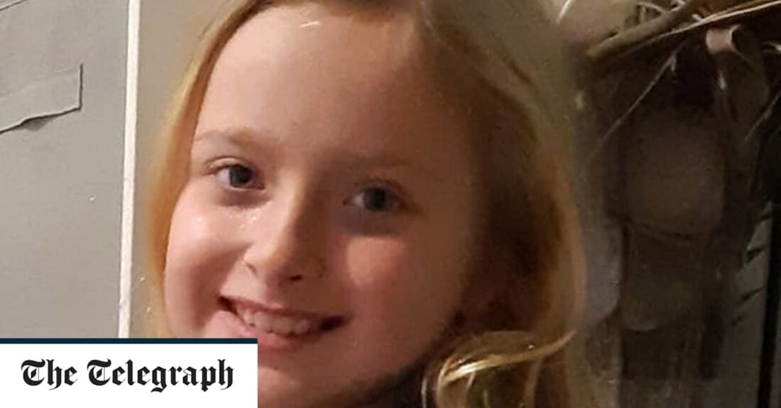 Die französische Polizei hat eine Mordermittlung eingeleitet, nachdem die Leiche eines 12-jährigen Mädchens in einem Koffer vor ihrem Haus in Paris gefunden wurde. Es wird angenommen, dass das Opfer, Lola Daviet, vergewaltigt und gefoltert wurde, bevor es getötet wurde. Zwei Verdächtige, eine obdachlose algerische Frau, 24, nur bekannt als Dabhbia B, und ein Mann, 43, wurden angeklagt die französische Hauptstadt am Montag. Zwei weitere Personen, darunter die Schwester des Verdächtigen, wurden Berichten zufolge zuvor von der Polizei verhört, aber nicht in Untersuchungshaft genommen. Insgesamt wurden sechs Personen zum Verhör festgenommen, aber nur zwei werden jetzt angeklagt, und der Staatsanwalt hat &hellip;