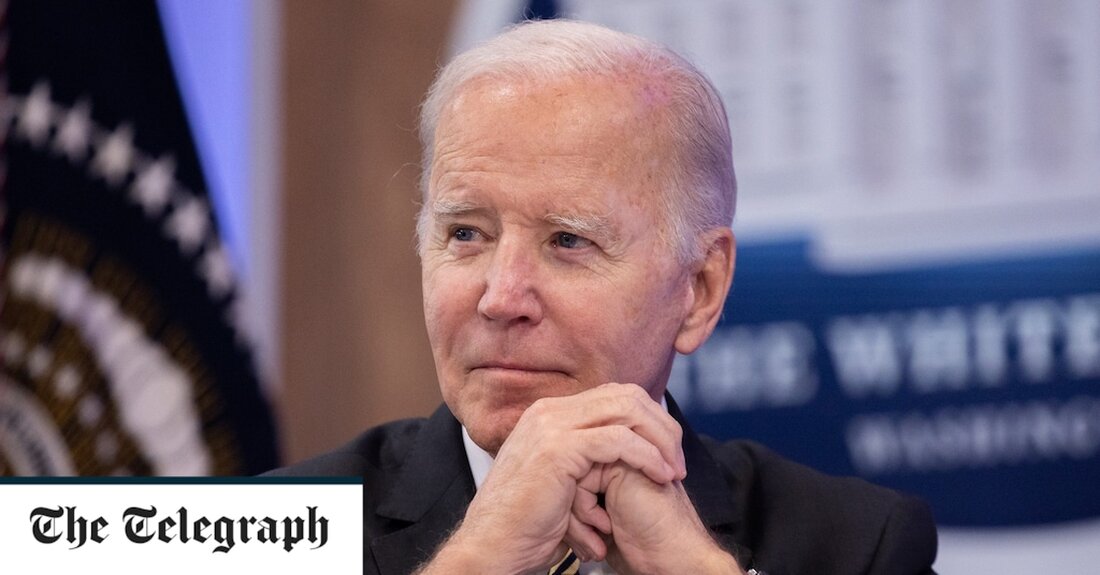 Joe Biden hat im Halbzeitwahlkampf inmitten düsterer Zustimmungsraten im Einsatz gefehlt. Der US-Präsident hat seit Anfang September keine Wahlkampfveranstaltung abgehalten, weniger als drei Wochen bis zum Beginn der Abstimmung. Das Rennen wird in Schlüsselstaaten enger, was die sinkenden Hoffnungen der Demokraten widerspiegelt, die ohnehin schwache Kontrolle der Partei über den Kongress aufrechtzuerhalten. Die Zustimmungsrate von Herrn Biden liegt bei nur 42,3 Prozent. Die Zustimmungswerte von Herrn Biden spiegeln sich in seinem Bestreben wider, sich unauffällig zu halten, wobei Beobachter argumentieren, dass seine Entscheidung, öffentliche Kundgebungen während der Halbzeitkampagne zu vermeiden, zeigt, wie wenig er tun kann, um die Demokraten zu &hellip;