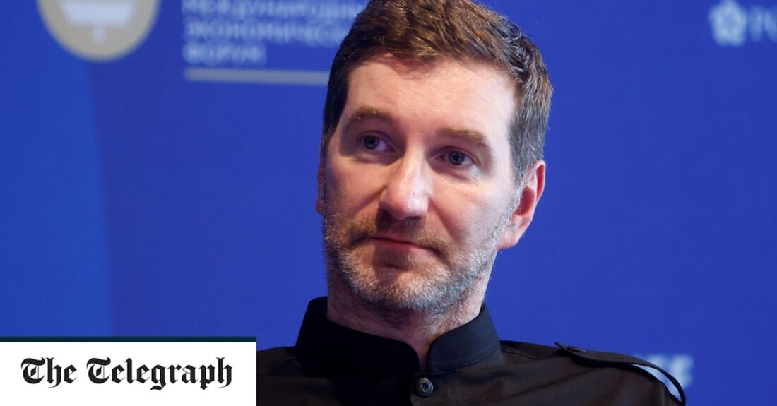 Die Ukraine hat ein weltweites Verbot des staatlich kontrollierten russischen Medienunternehmens RT gefordert, nachdem ein Moderator den Völkermord gefördert und versprochen hatte, Kinder zu ertränken. Anton Krasovsky, ein RT-Direktor, ahmte während seiner Talkshow am Sonntagmorgen nach, wie er ukrainische Kinder am Nacken packen und sie in einem Fluss ertränken würde. „Ertrinken Sie einfach diese Kinder, ertränken Sie sie in der Tysa“, sagte der 47-jährige Moderator. „Du wirfst sie mit einer starken Unterströmung in den Fluss. Dmytro Kuleba, Außenminister der Ukraine, sagte in einem Tweet, der mit einem Clip des Interviews verknüpft war: Regierungen, die RT noch nicht verboten haben, müssen &hellip;