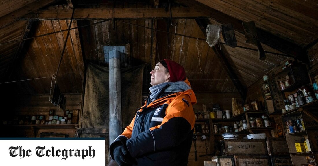 Jacinda Ardern, Neuseelands Premierministerin, schien ehrfürchtig, als sie am Donnerstag in der Antarktishütte des Forschers Ernest Shackleton stand. „Ich denke, wenn du ein Kind bist und Geschichten über Shackleton liest, hättest du nie gedacht, dass du die Gelegenheit haben würdest, zu kommen Vor einem Jahrhundert. &#8222;Es ist ein cooler Ort.&#8220; Frau Ardern macht diese Woche einen seltenen Besuch eines Weltführers in der Antarktis, um die Forschung zur globalen Erwärmung aus erster Hand zu sehen und den 65. Jahrestag der neuseeländischen Scott-Basis zu begehen, die in ein paar Jahren abgerissen wird, um Platz zu machen ein Umbau. Frau Arderns Besuch findet &hellip;