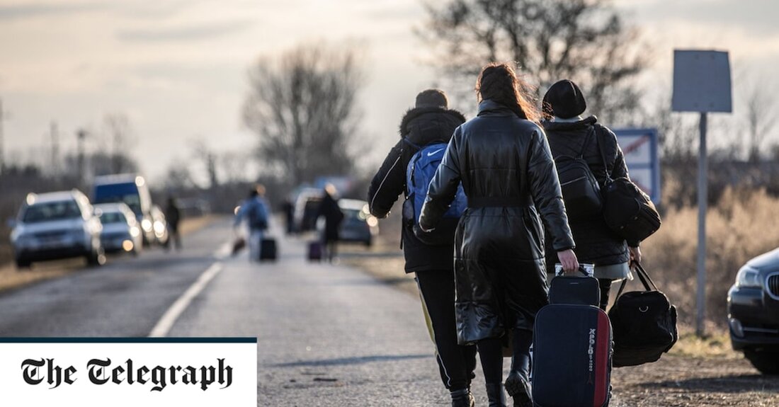 Europa kann mit der Ankunft weiterer ukrainischer Flüchtlinge rechnen, da Wladimir Putin den Winter als Kriegswaffe einsetzt, hat der Nato-Chef gewarnt. Die Vereinigten Staaten und ihre Verbündeten nutzten ein Nato-Treffen in Rumänien, um mehr Waffen für Kiew und Ausrüstung für den Wiederaufbau des von russischen Raketenangriffen zerstörten nationalen Stromnetzes zu versprechen. Jens Stoltenberg, der Generalsekretär des Bündnisses, sagte: „Wir müssen darauf vorbereitet sein, dass mehr Flüchtlinge in den Rest Europas gelangen“, als Folge von Russlands „vorsätzlichem Angriff auf kritische Dienste, Heizung, Licht, Wasser, Gas“ in der Ukraine. Bei einer Rede in Bukarest auf dem zweitägigen Gipfel der Außenminister zur Mobilisierung &hellip;