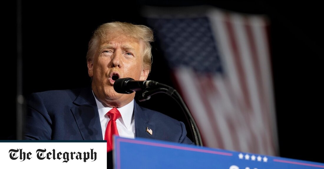 Ein neuer Dokumentarfilm bietet unvergleichliche Einblicke in Donald Trump und seinen inneren Kreis, einschließlich der ungefilterten Gedanken des ehemaligen Präsidenten zu allem, von der Abbruchkultur bis hin zu „falschen Republikanern“ und der Nato. Der 60-minütige Film mit dem Titel „My Dinner With Trump“ wurde während einer Dinnerparty im Golfclub von Herrn Trump in Bedminster, New Jersey, kurz nach dem Amtsantritt von Joe Biden gedreht. Er ist von 16 seiner engsten Verbündeten umgeben, darunter ehemalige Mitglieder seiner Regierung, Verwandte und Ex-Berater Ivanka Trump und Jared Kushner, Kellyanne Conway, Ex-Pressesprecherin Sarah Sanders, der ehemalige Wirtschaftsberater Larry Kudlow und Dr. Ben Carson, die &hellip;