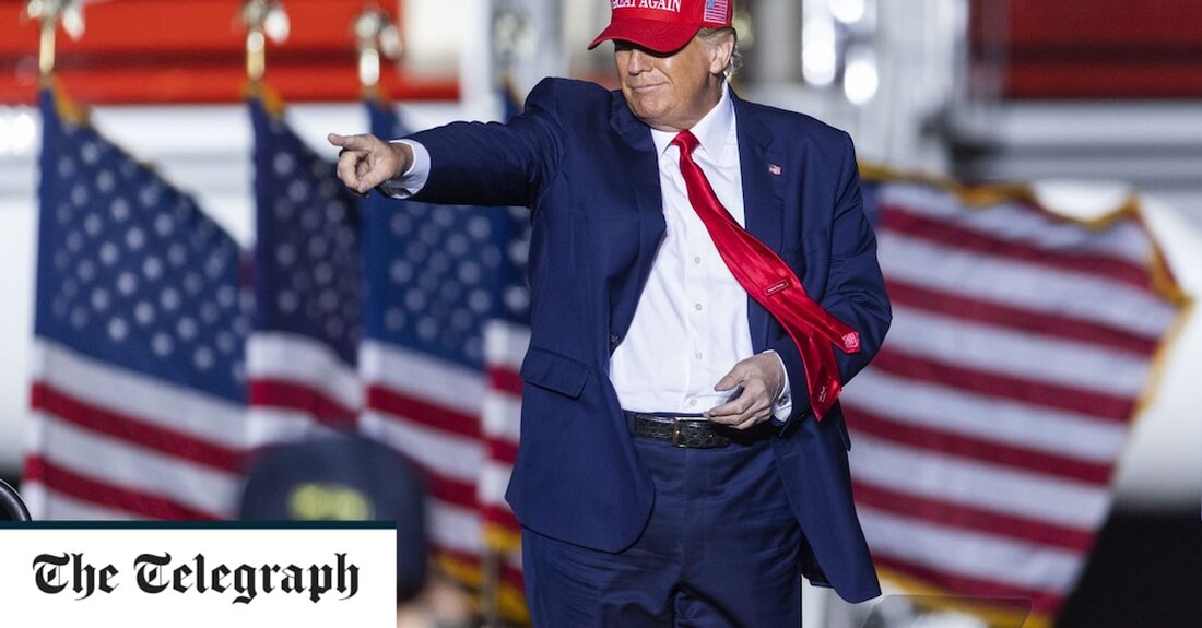 Donald Trump prägte einen neuen Spitznamen für seinen Rivalen Ron DeSantis aus dem Jahr 2024 und brandmarkte ihn als „Ron DeSanctimonious“, als er sich gegen seinen ehemaligen engen Verbündeten zu wenden schien. Herr Trump nutzte eine Kundgebung, um Umfragen hervorzuheben, die ihn im Rennen um den republikanischen Präsidentschaftskandidaten in zwei Jahren weit vor dem Gouverneur von Florida und dem ehemaligen Vizepräsidenten Mike Pence zeigten. Der ehemalige Präsident reserviert normalerweise herabsetzende Spitznamen für Politiker, gegen die er offiziell antritt. Zu den früheren gehörten „Crooked Hillary“ Clinton, „Low Energy Jeb“ Bush, „Lyin‘ Ted“ Cruz, „Little Marco“ Rubio und „Sleepy Joe“ Biden. Bei &hellip;