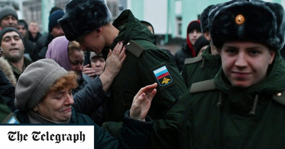 „Weit über“ 100.000 russische Soldaten wurden im Krieg in der Ukraine getötet oder verwundet, so der oberste Armeegeneral der Vereinigten Staaten. Die Opferzahlen seien auf ukrainischer Seite wahrscheinlich ähnlich, sagte General Mark Milley, Vorsitzender der Joint Chiefs of Staff, der hinzufügte, dass „es eine enorme Menge an Leid gegeben hat“. Wenn dies richtig ist, würden die Opfer zwei Drittel der ursprünglich für die Invasion eingesetzten russischen Truppen ausmachen &#8211; und mehr als das Vollzeitpersonal der gesamten britischen Armee. Es ist auch mehr als das Sechsfache der Zahl der sowjetischen Soldaten, von denen angenommen wird, dass sie im Afghanistan-Konflikt von 1979-89 &hellip;
