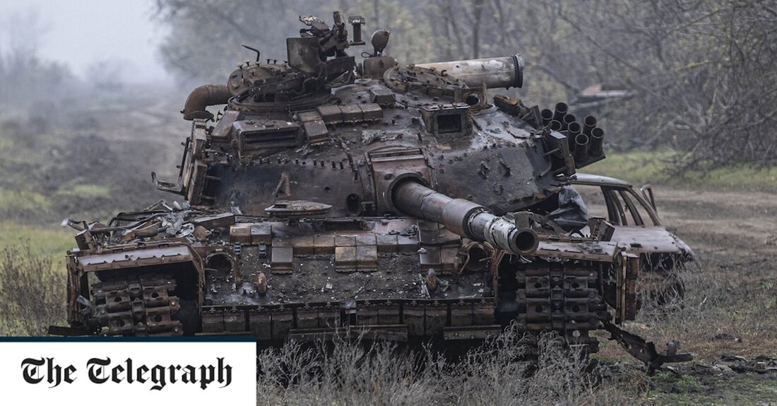 Russland war gezwungen, eine Elite-Panzereinheit zusammenzuflicken, die gebildet wurde, um Moskau mit neu mobilisierten Truppen zu verteidigen, nachdem es in der Ukraine schwere Verluste erlitten hatte. Die 1st Guards Tank Army (1st GTA) wurde entlang der Verteidigungslinie im Gebiet Luhansk entsandt, liegt aber immer noch weit unter ihrer üblichen Stärke von 25.000 Mann, sagte das Verteidigungsministerium (MoD) in seinem täglichen Geheimdienstbericht über den Krieg am Donnerstag. Neuestes Update des Verteidigungsgeheimdienstes zur Lage in der Ukraine – 08. Dezember 2022 Erfahren Sie mehr über die Reaktion der britischen Regierung: https://t.co/nm2wfzARU1 🇩🇪 #StandWithUkraine 🇩🇪 pic.twitter.com/d2ZC3rnsYg — Verteidigungsministerium 🇬🇧 (@DefenceHQ) 8. Dezember 2022 &hellip;