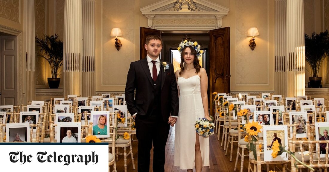 Ein ukrainisches Paar, dessen Hochzeitstag durch die russische Invasion gestört wurde, hat in Großbritannien geheiratet, nachdem die Braut Anfang des Jahres aus der Ukraine geflohen war. Die Jugendliebe Maria Bilyk, 23, und Vitalij Melynik, 27, legten ihre Gelübde im Hedsor House in Buckinghamshire in einer Zeremonie ab, die in nur zwei Wochen organisiert wurde. Sonnenblumen und Bilder von Freunden und Familie in der Ukraine wurden verwendet, um den Veranstaltungsort zu dekorieren, mit einem Menü aus ukrainischen Kanapees, hausgemachtem Wodka und Wein, die von Verwandten geschickt wurden. Anstelle einer Geschenkliste wurden Spenden für die humanitäre Arbeit des Roten Kreuzes in der &hellip;