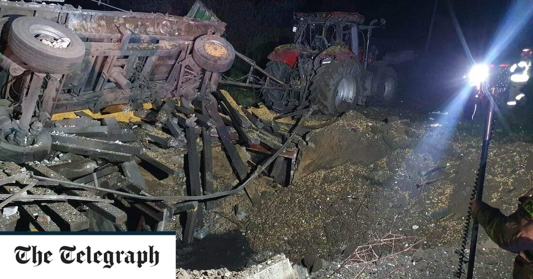 Die Rakete, die zwei Menschen in Polen tötete, wurde von einem System abgefeuert, das sowohl von Russland als auch von der Ukraine verwendet wird, wie frühe Analysen zeigten. Der westliche Geheimdienst hat vermutet, dass die Rakete, die Przewodów – ein Dorf etwa vier Meilen von der polnischen Ostgrenze entfernt – getroffen hat, höchstwahrscheinlich von Kiews Streitkräften abgefeuert wurde, um einfliegende russische Raketen abzufangen. Online geteilte Bilder deuten darauf hin, dass es von einem S-300-Luftverteidigungssystem aus der Sowjetzeit abgefeuert wurde, während Experten sagten, dass die am Ort des Aufpralls gefundenen Fragmente Motorabschnitten von Raketen der 5V55-Serie ähnelten, die von dem System &hellip;