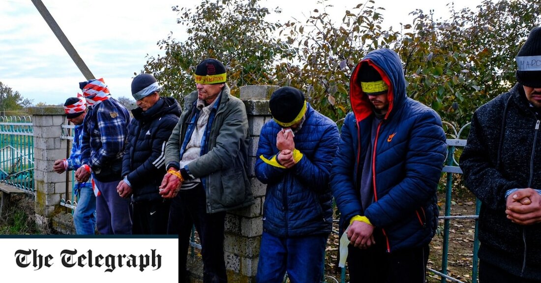 Niemand verkörpert die außergewöhnliche Geschichte von Kherson so wie Alexei. Als die Russen in seine Heimatstadt einfielen, arbeitete er im Schutz der Dunkelheit und riskierte sein Leben, um die Soldaten und Beamten aufzuspüren, die ihre verhasste Regierung gründeten. Drei Monate später inszenierte er eine dramatische Flucht über die Frontlinie, um sich der ukrainischen Armee anzuschließen, und kehrte letzte Woche als Befreier in einem Blitz-Gegenangriff zurück. Für immer zurückgekehrt, jagt und sortiert er nun versteckte russische Soldaten und die lokalen Kollaborateure, die dabei halfen, Cherson mit eiserner Faust zu regieren. „Ich habe ständig Tränen in den Augen“, sagte er zu The &hellip;