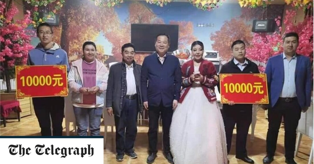 Chinesen werden dafür bezahlt, Muslime zu heiraten, um die uigurische Bevölkerung auszulöschen, sagte eine Menschenrechtsorganisation. Laut einem Bericht des Uyghur Human Rights Project (UHRP), einer gemeinnützigen Organisation mit Sitz in Washington, nutzen lokale Behörden finanzielle Anreize und Erpressung, um Uiguren und Angehörige der Han-Mehrheit zu arrangierten Ehen in Chinas westlicher Region Xinjiang zu zwingen. Der Bericht stützt sich auf offizielle Grundsatzdokumente, Beiträge in den sozialen Medien und Interviews mit Uiguren im Ausland. Xinjiang-Beamte haben uigurischen Frauen, die bereit sind, Han-Männer zu heiraten, Geldprämien sowie Subventionen für Unterkunft und Bildung, Jobs und medizinische Versorgung angeboten – und Berichten zufolge den Frauen &hellip;
