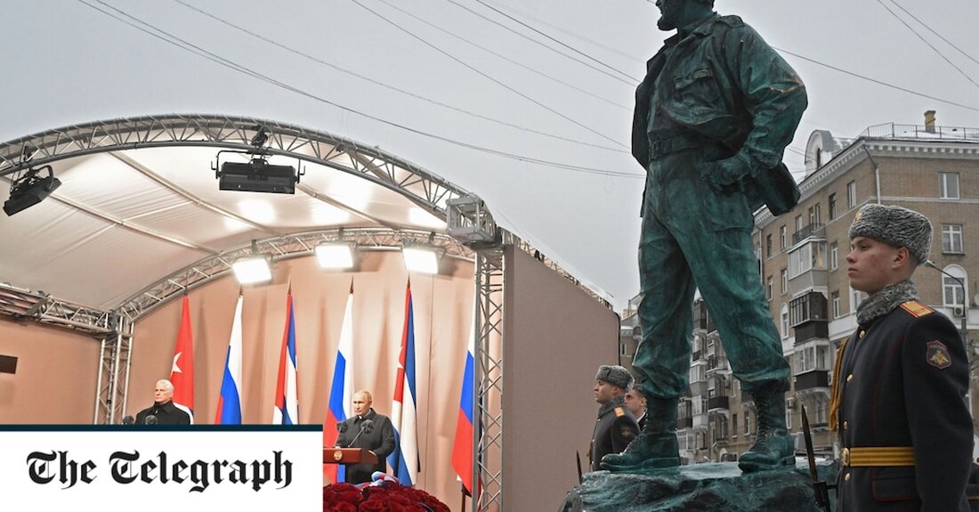 Wladimir Putin beschwor am Dienstag den Geist des Kalten Krieges herauf, als er eine Statue von Fidel Castro enthüllte und zwei atomgetriebene Eisbrecher startete, um Russland dabei zu helfen, die Arktis zu beherrschen. Auf einem verschneiten Moskauer Platz, der jetzt nach dem ehemaligen kubanischen Führer benannt ist, lobte Putin Castro als einen großen Mann, der sich der Herrschaft durch Diktat, Raub und Neokolonialismus entgegenstellte. Der russische Führer stand Seite an Seite mit Miguel Diaz-Canel, dem kubanischen Präsidenten, der seine Reise in den Kreml mit Besuchen in China verbindet. Als einer der wenigen treuen Verbündeten Moskaus sagte er, er unterstütze die &hellip;