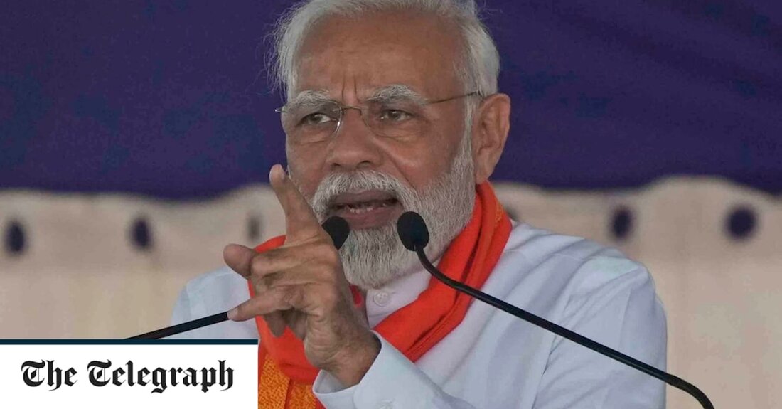 Narendra Modi hat Wladimir Putin mit einem Aufruf geschlagen, den Krieg in der Ukraine zu beenden und die Bewaffnung der Lebensmittelversorgung einzustellen, während Indien für dieses Jahr die G20-Präsidentschaft übernimmt. In einem Artikel für The Telegraph warnte der indische Premierminister davor, dass geopolitische Kämpfe „zu humanitären Krisen führen“ könnten. Mit einem kaum verhüllten Seitenhieb auf den russischen Präsidenten sagte er: „Unsere Ära muss nicht eine des Krieges sein. In der Tat, es darf keiner sein!“ Die Kommentare spiegelten Herrn Modis frühere Kritik an Herrn Putin wider. Am Rande eines Gipfels in Usbekistan im September sagte er dem russischen Führer, dass &hellip;