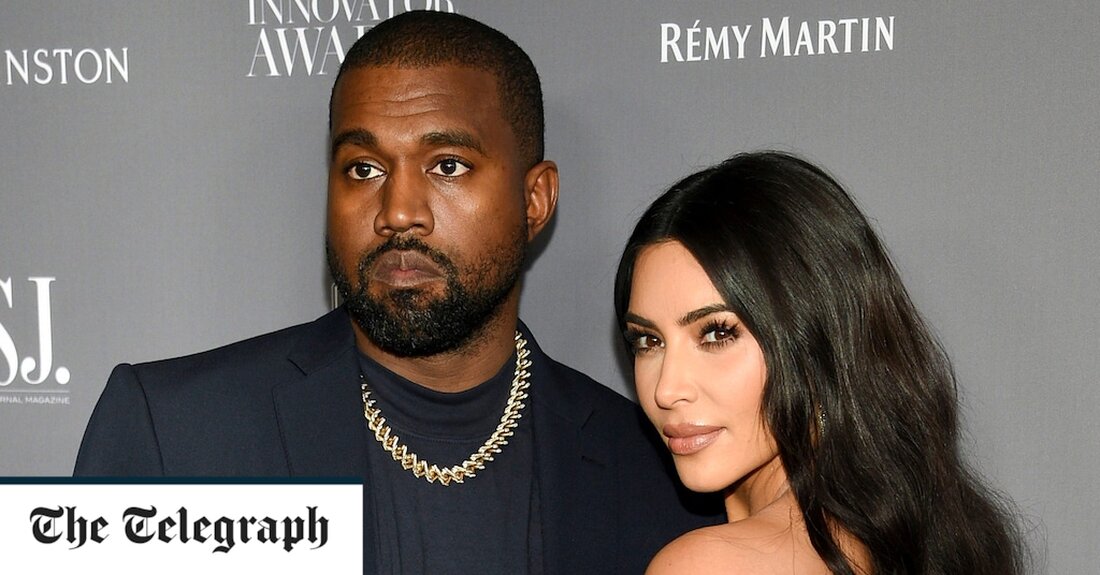 Kim Kardashian und Ye haben bei ihrer Scheidung eine Einigung erzielt und damit einen für nächsten Monat angesetzten Prozess abgewendet, wie am Dienstag eingereichte Gerichtsdokumente zeigten. Das ehemalige Ehepaar und seine Anwälte reichten Dokumente ein, in denen sie um die Zustimmung eines Richters zu den Bedingungen baten, auf die sie sich geeinigt hatten, darunter 200.000 US-Dollar monatliche Unterhaltszahlungen von Ye, früher bekannt als Kanye West, an Kardashian. Die beiden werden das gemeinsame Sorgerecht haben, und keiner wird dem anderen Ehegatten Unterhalt zahlen, wie aus den beim Obersten Gericht von Los Angeles eingereichten Dokumenten hervorgeht. Der Richter erklärte die beiden auf &hellip;