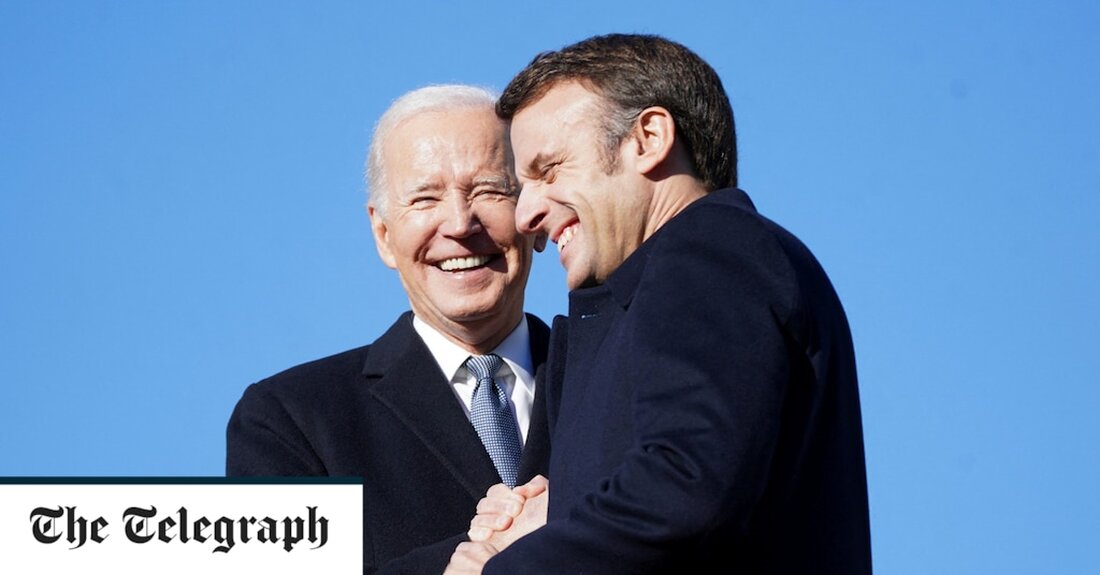 Joe Biden riskiere mit seinem massiv subventionierten grünen Energieplan, „den Westen zu spalten“, warnte Emmanuel Macron bei einem Staatsbesuch, bei dem das Weiße Haus eine volle Charme-Offensive auflegt. Während der US-Präsident ins Schwärmen über Frankreich als Amerikas „ältesten Verbündeten“ schwärmte, nahm sein französischer Amtskollege zu Beginn des dreitägigen Besuchs kein Blatt vor den Mund, als er Herrn Bidens „sehr aggressiven“ Schritt zur Verabschiedung eines umfassenden Inflationsbekämpfungsgesetzes in die Luft jagte . Das im August verabschiedete 430-Milliarden-Dollar-Unterzeichnungsgesetz bietet massive Subventionen für in den USA hergestellte Produkte und zielt auf die Bekämpfung der Klimakrise ab. Aber die EU-Führer sagen, es sei unfair &hellip;