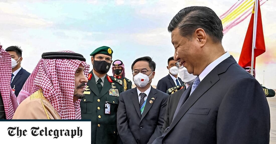 Xi Jinping wurde von saudischen Jets begrüßt, die den Himmel in den Farben der chinesischen Flagge bemalten, als er zu einem Staatsbesuch in Riad landete, was in den USA Bestürzung ausgelöst hat. Der chinesische Präsident wird im Laufe des dreitägigen Besuchs, der am Mittwoch begann, Treffen mit König Salman und Kronprinz Mohammad bin Salman, dem De-facto-Herrscher Saudi-Arabiens, abhalten. Es wird davon ausgegangen, dass Riad hofft, eine „strategische Partnerschaft“ mit Peking zu unterzeichnen, um den bilateralen Handel anzukurbeln, der sich bereits auf 90 Mrd. USD (73 Mrd. GBP) pro Jahr beläuft. US-Beamte sind jedoch besorgt, dass der Staatsbesuch Teil von Xis &hellip;