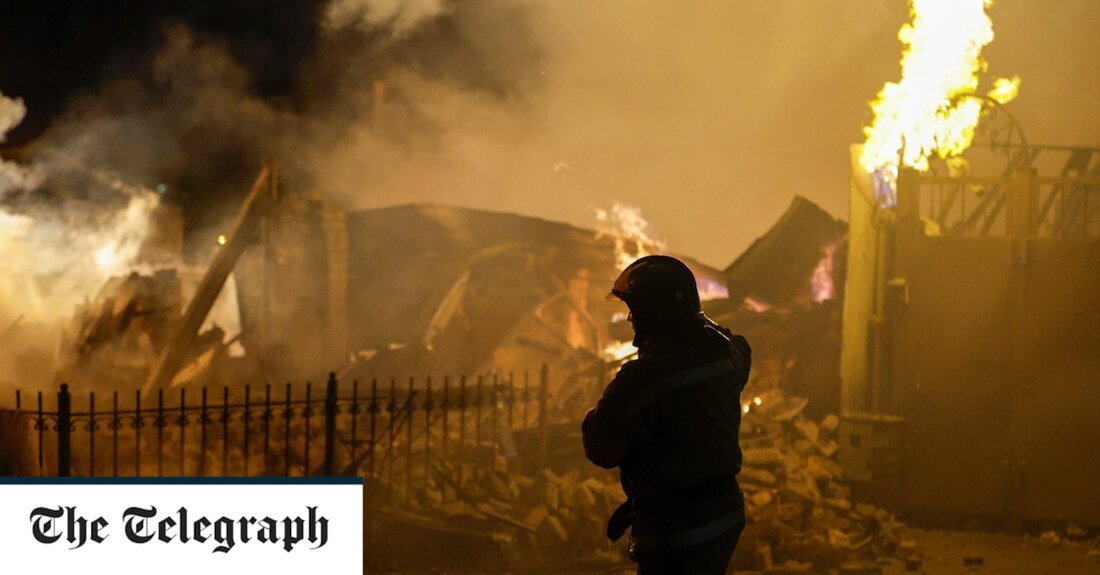Es bestehe die „reale Möglichkeit“, dass der Krieg in der Ukraine zu einem ausgewachsenen Konflikt zwischen der Nato und Russland führen könnte, warnte der Chef des Militärbündnisses in einigen seiner bisher stärksten Kommentare zur drohenden Eskalation. &#8222;Ich befürchte, dass der Krieg in der Ukraine außer Kontrolle gerät und sich zu einem großen Krieg zwischen der Nato und Russland ausweitet&#8220;, antwortete Nato-Generalsekretär Jens Stoltenberg in einem Interview auf die Frage nach seinen größten Befürchtungen für den Winter. Er sagte am Freitag gegenüber dem norwegischen Sender NRK, er sei zuversichtlich, dass ein solches Szenario vermieden werden könne, aber die Gefahr bestehe. „Wenn &hellip;
