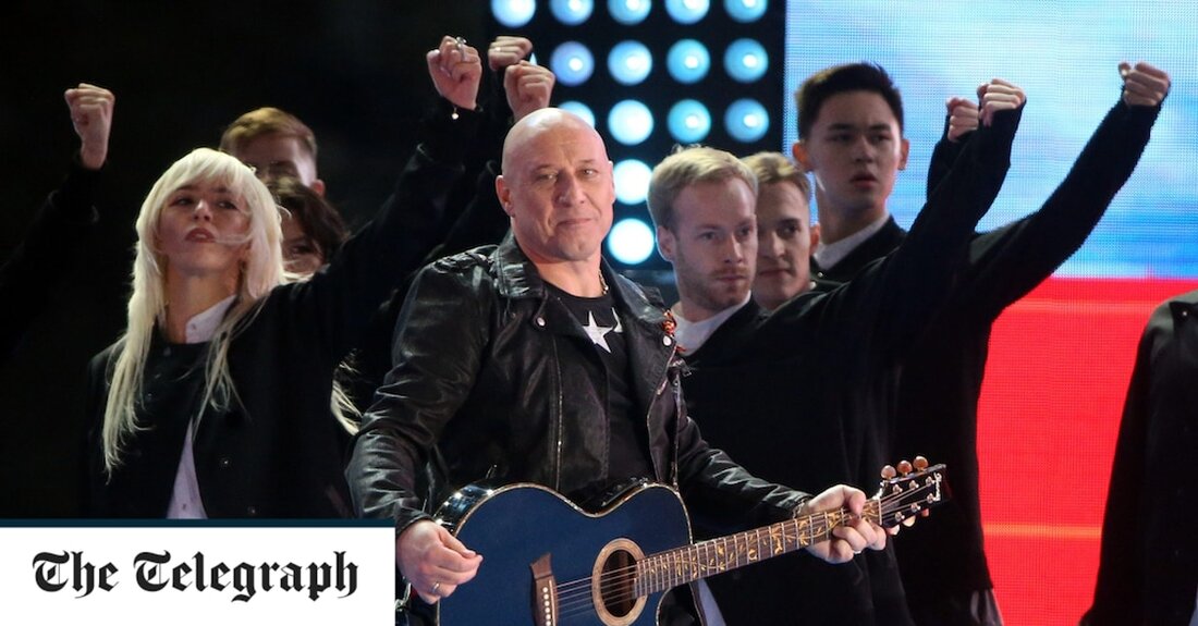 Bands russischer Musiker, Opernsänger und Zirkusartisten werden vom Kreml an die Front geschickt, um seine kriegsmüden Soldaten aufzuheitern. Das russische Verteidigungsministerium sagte, die Entertainer würden „zwei kreative Brigaden an vorderster Front“ bilden und sich darauf konzentrieren, ihre Armeen mit „moralischer, politischer und psychologischer Unterstützung“ zu versorgen. Die Taktik wurde von der Roten Armee übernommen, die während des Zweiten Weltkriegs 2.000 „kreative Brigaden“ einsetzte, um die Moral zu stärken, und ist Teil eines Bestrebens, den Soldaten mehr Aufmerksamkeit zu schenken, nachdem eine chaotische Mobilisierung und eine Reihe von Niederlagen auf dem Schlachtfeld in der Ukraine den öffentlichen Zorn erregt hatten . &hellip;