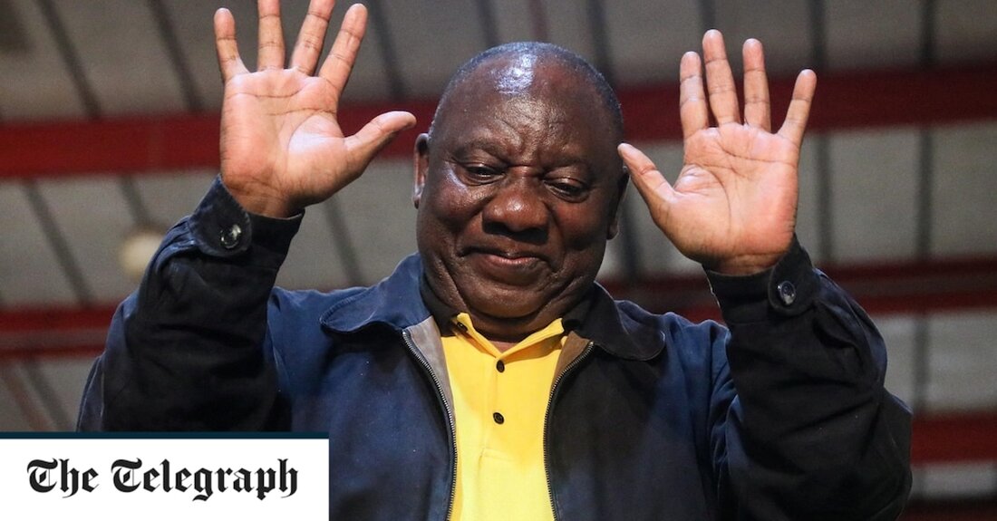 Südafrikas Präsident Cyril Ramaphosa schien den „Farmgate“-Skandal überstanden zu haben, als er zum Vorsitzenden der Regierungspartei ANC wiedergewählt wurde. Herr Ramaphosa erhielt 2.476 Stimmen für den Posten des Parteivorsitzenden gegenüber 1.897 für den ehemaligen Gesundheitsminister Zweli Mkhize, gab der Wahlleiter des Afrikanischen Nationalkongresses, Kgalema Motlanthe, bekannt. „Es ist ein gutes Ergebnis, nicht nur für die Regierungspartei … es ist ein gutes Ergebnis für das Land“, sagte Ramaphosas Sprecher Vincent Magwenya gegenüber Reportern. &#8222;Der Präsident ist ziemlich energiegeladen.&#8220; Der komfortable Sieg von Herrn Ramaphosa ebnet ihm den Weg für eine zweite Amtszeit als südafrikanischer Präsident, wenn der ANC die nächsten Parlamentswahlen &hellip;